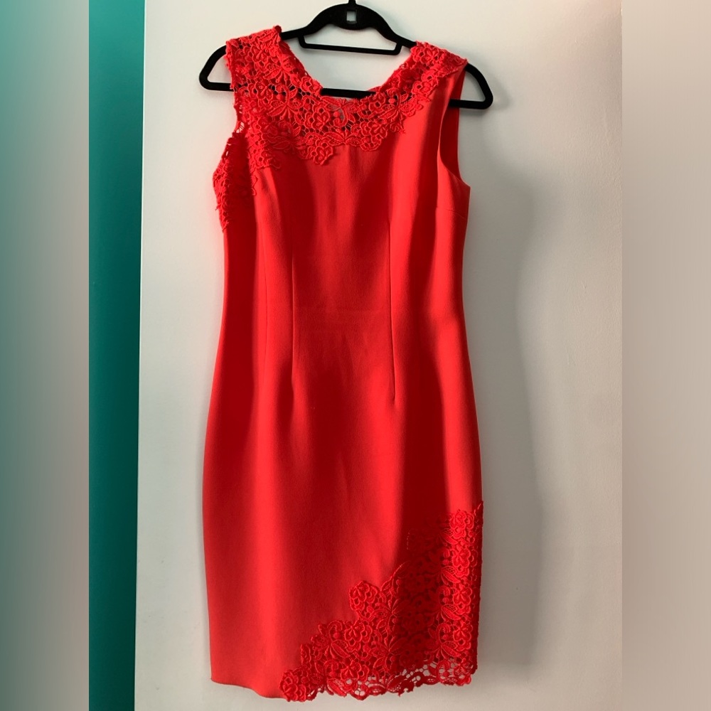 Elie Tahari - Emory Sleeveless Sheath Dress w Lace Detail - size 4 - Picture 2 of 5